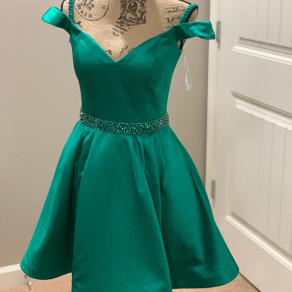 Sherri hill size 4 emerald green